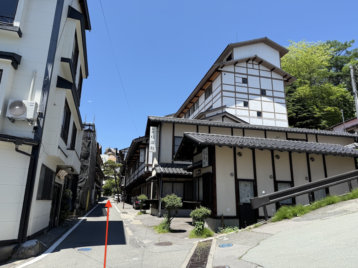 右側に大阪屋外観