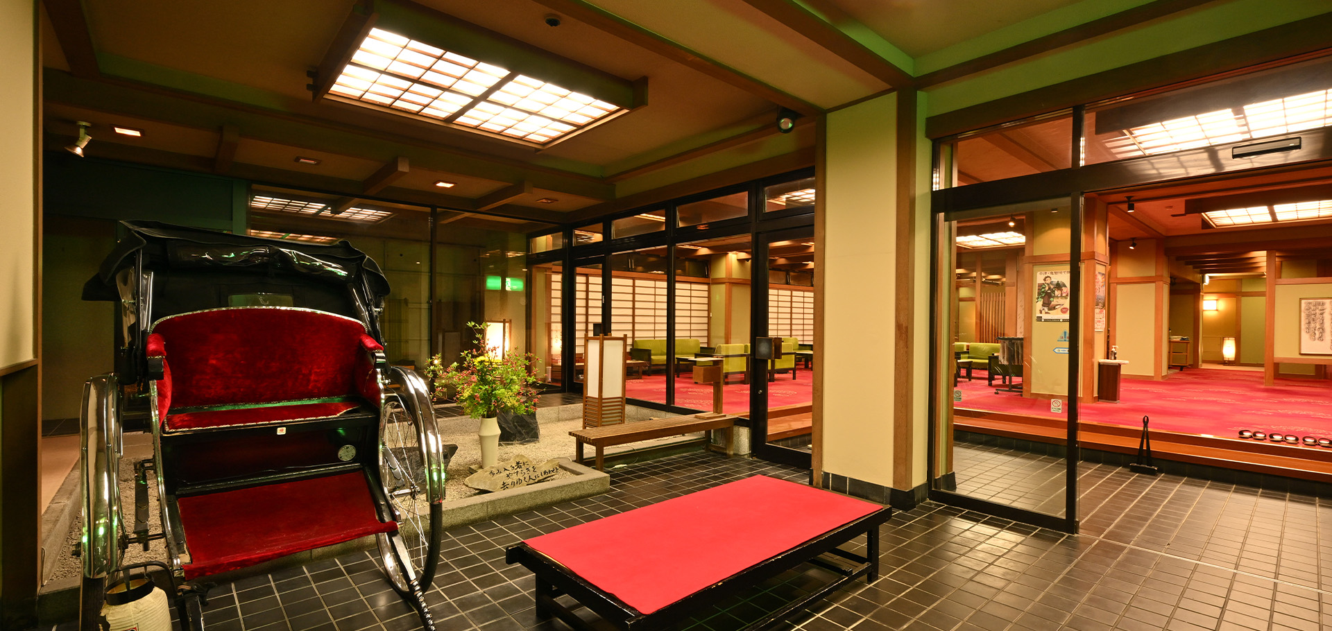 館内